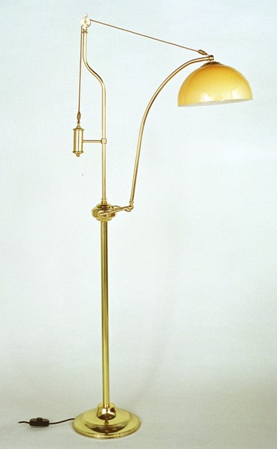 lampadaire de luxe en laiton avec contrepoids  - opaline de couleur Blanche ; bleu; paille; verte - Lampadaire